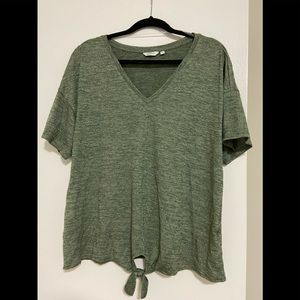 Reitmans short-sleeve tee with front tie